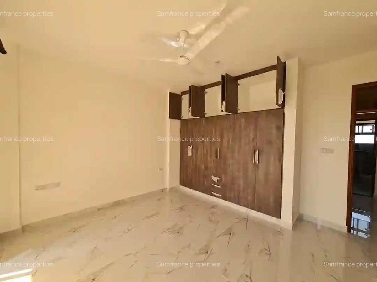 3 Bed Apartment with En Suite at Links Road - 6