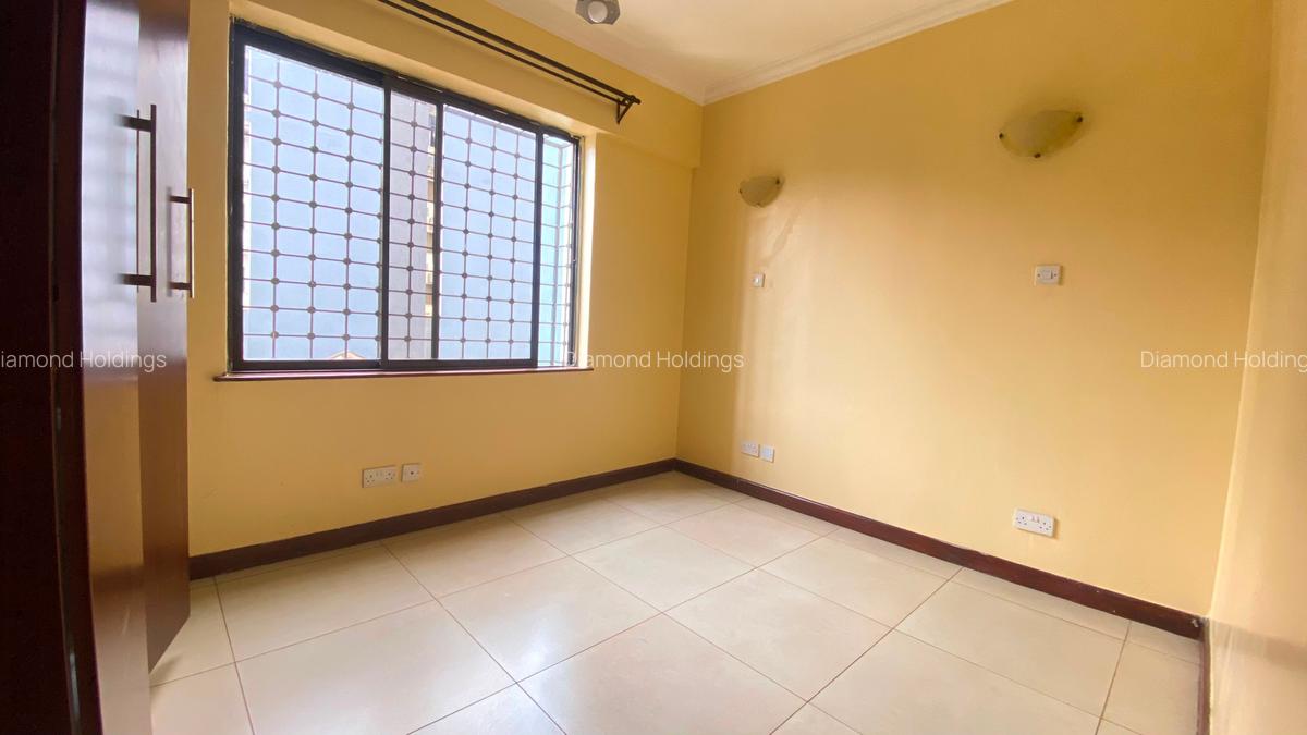 3 Bed Apartment with En Suite at Parklands - 4