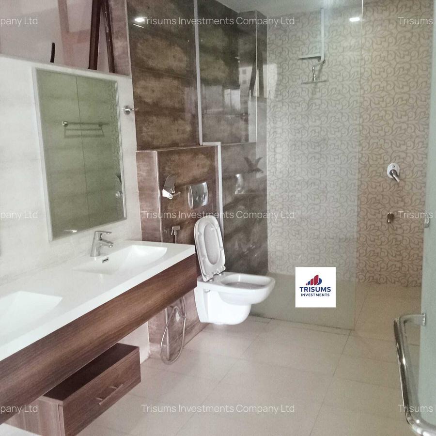 4 Bed Apartment with En Suite in Parklands - 17