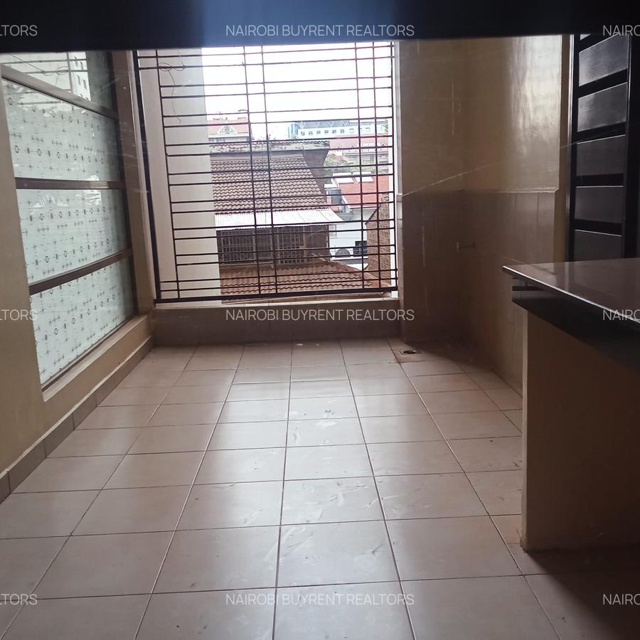 4 Bed Apartment with En Suite in Parklands - 9