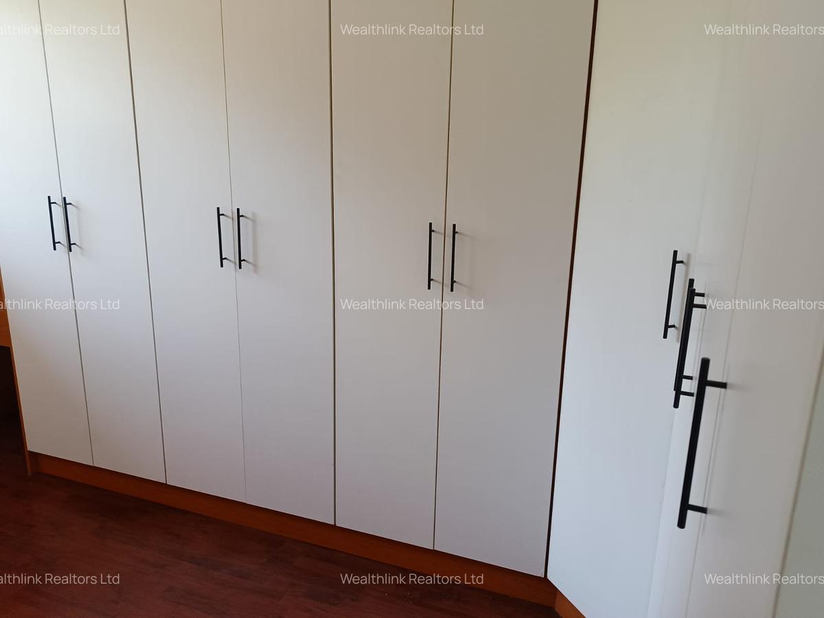 5 Bed House with En Suite at Ridgeways - 18