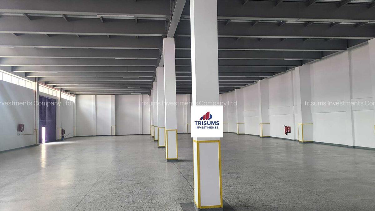 17,000 ft² Warehouse with Fibre Internet in Industrial Area - 2