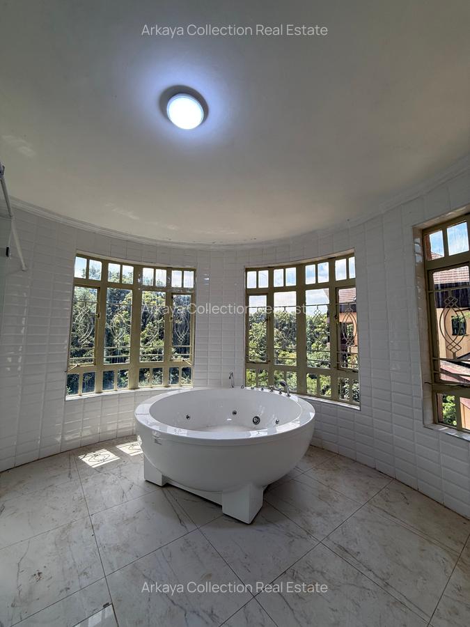 6 Bed House with En Suite in Nyari - 17
