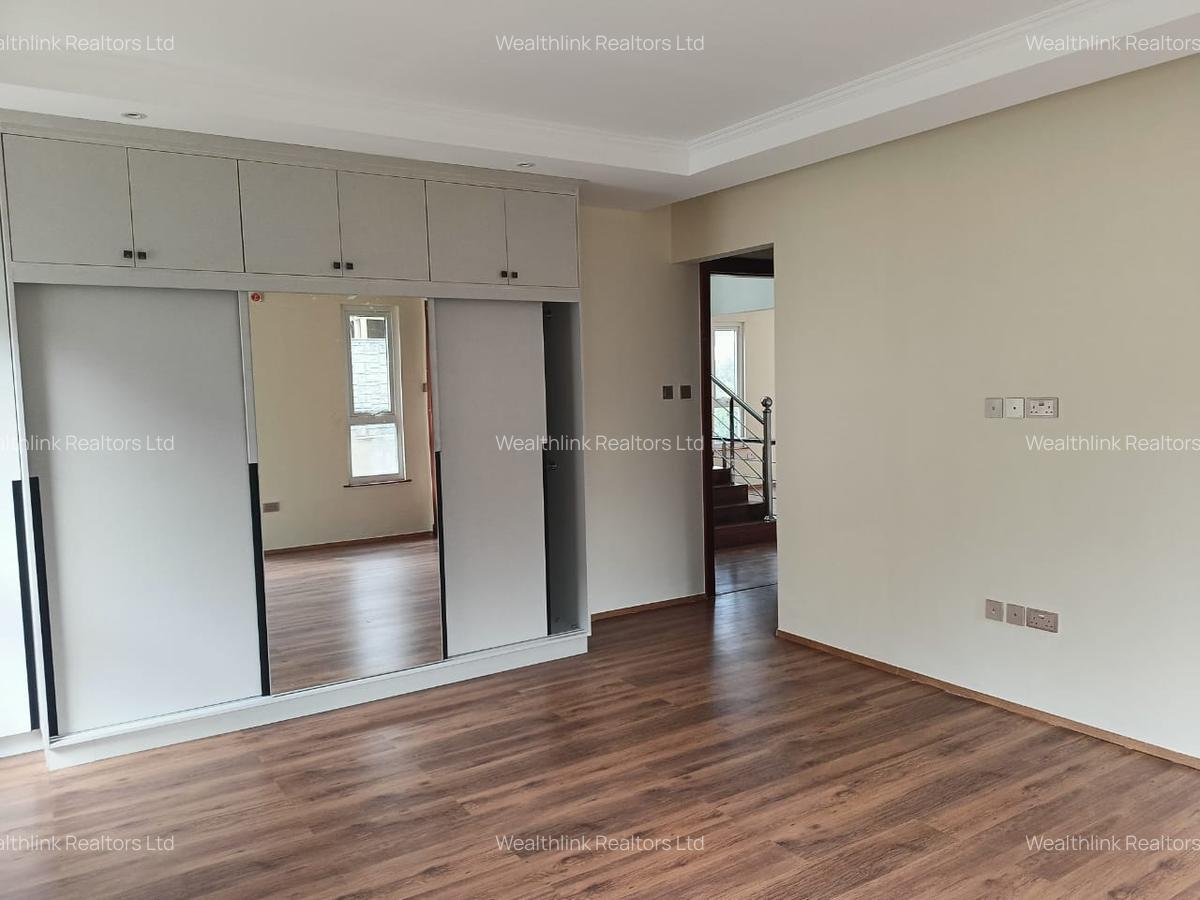4 Bed Townhouse with En Suite at Iguta Paradise - 9