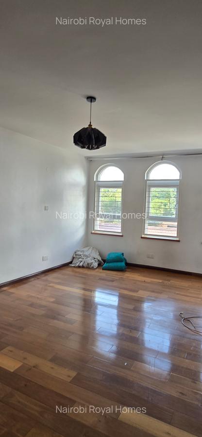 5 Bed Townhouse with En Suite at Lavington Green - 16