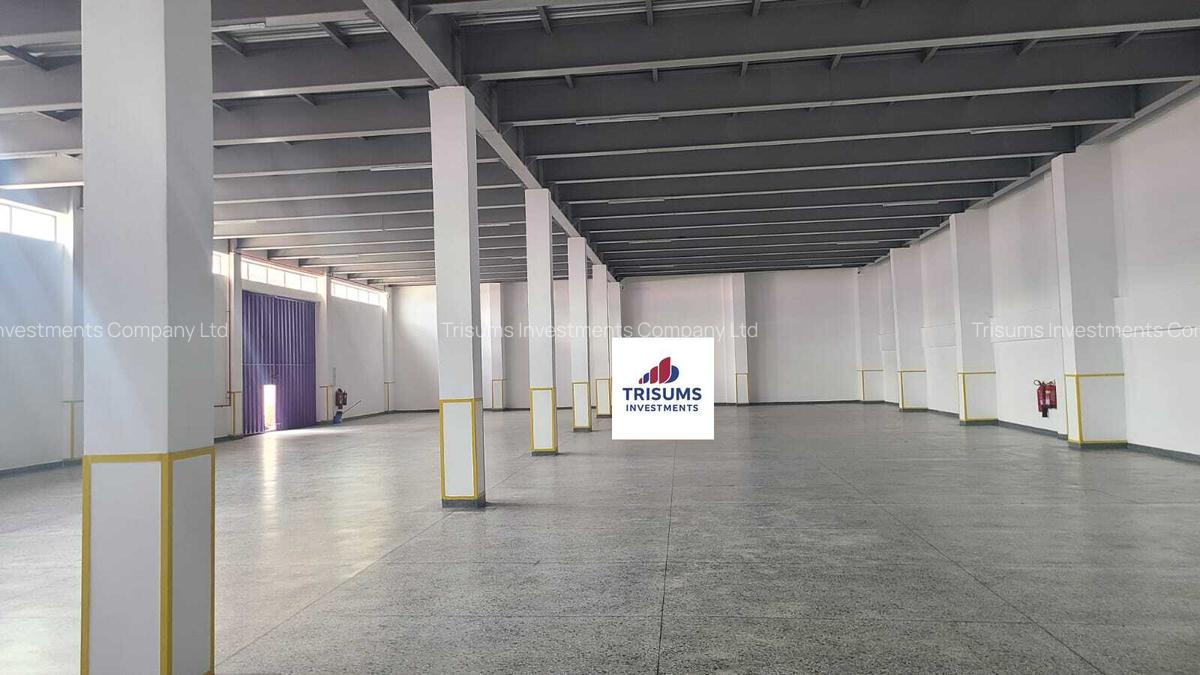 17,000 ft² Warehouse with Fibre Internet in Industrial Area - 3