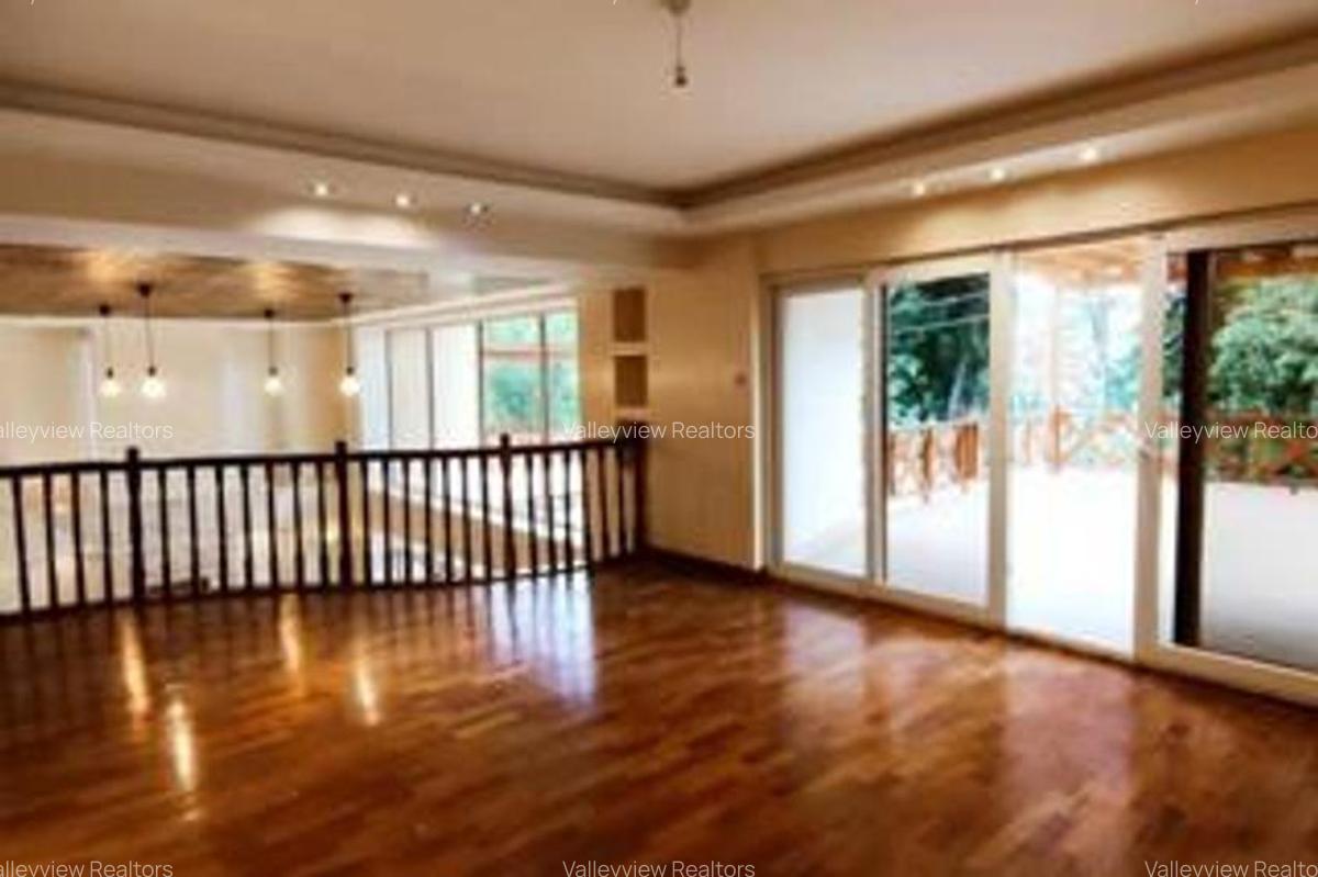 5 Bed Townhouse with En Suite at Lavington - 11