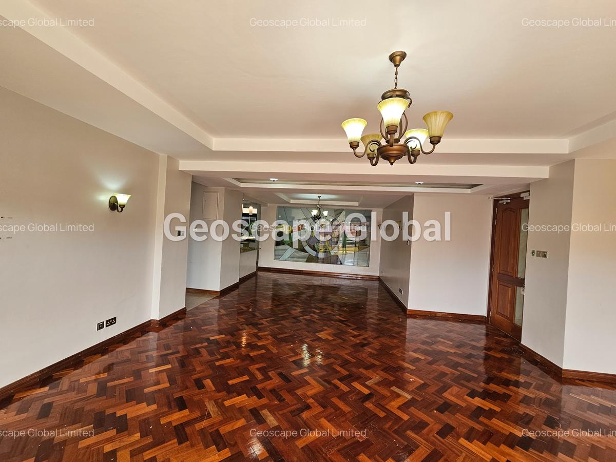 4 Bed Apartment with En Suite in Riverside - 5
