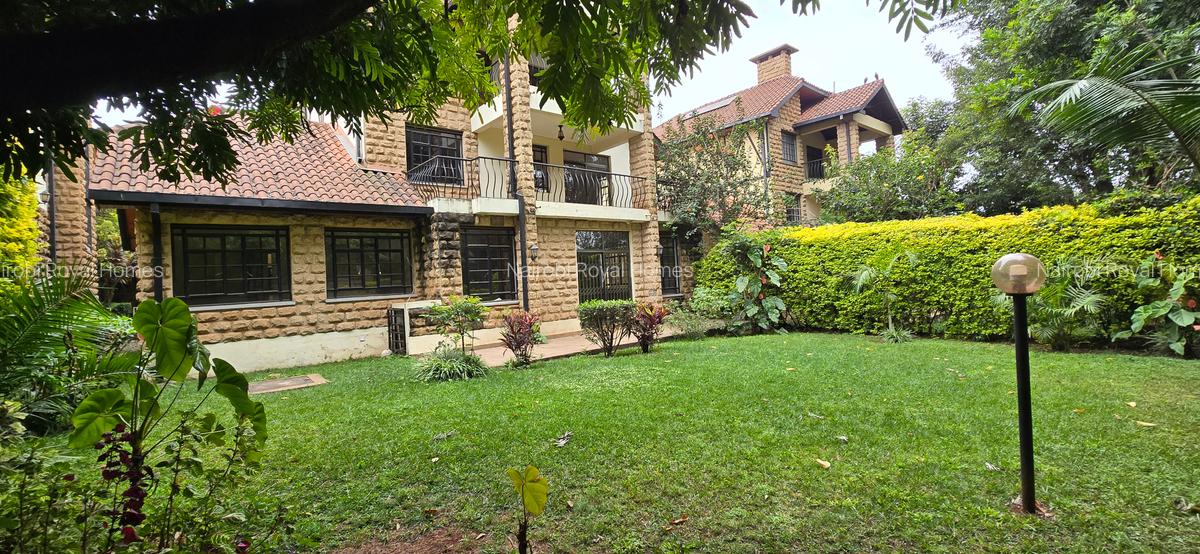 5 Bed Townhouse with En Suite at Lavington Green - 4