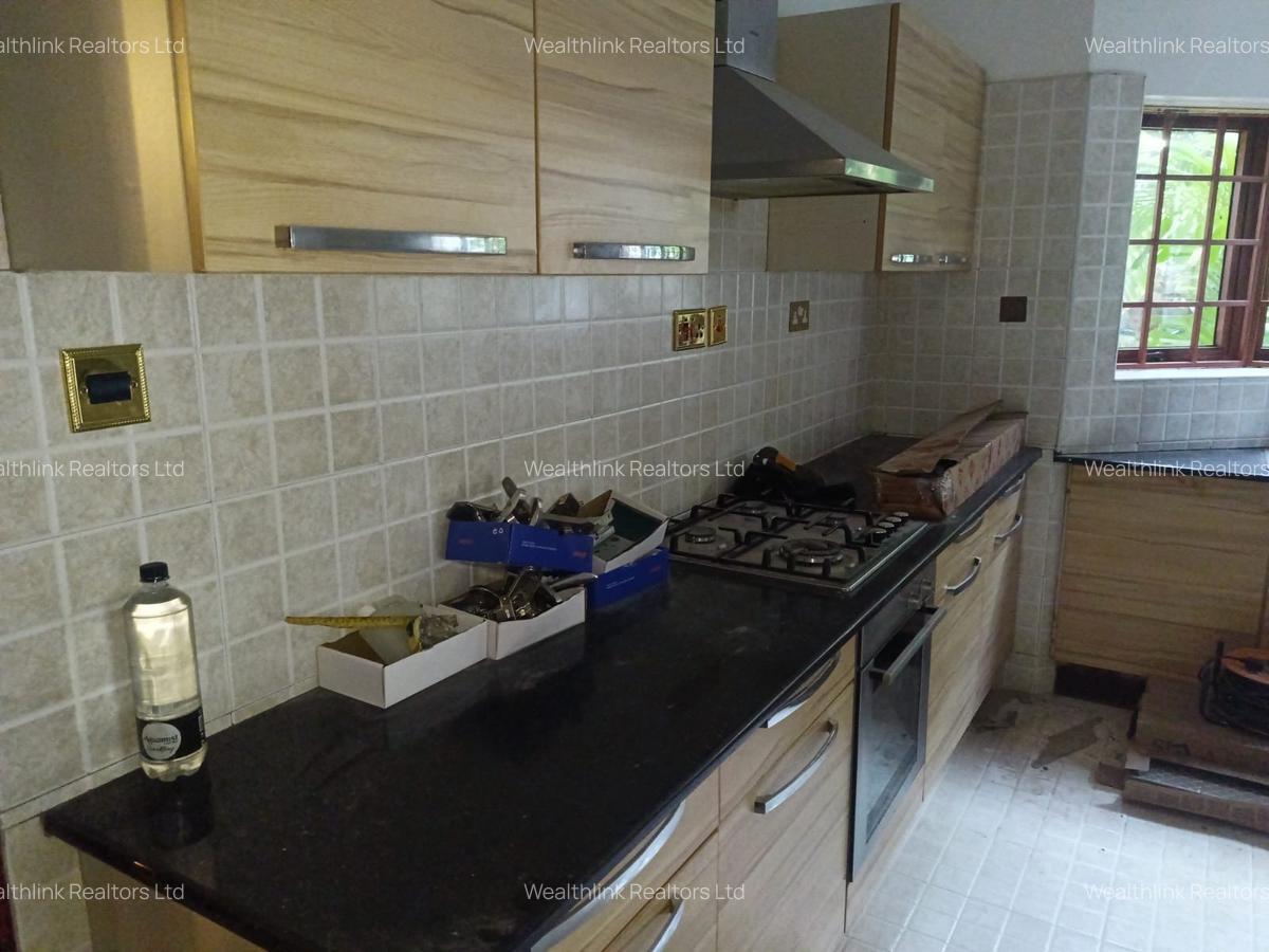 4 Bed Townhouse with En Suite at Runda - 16