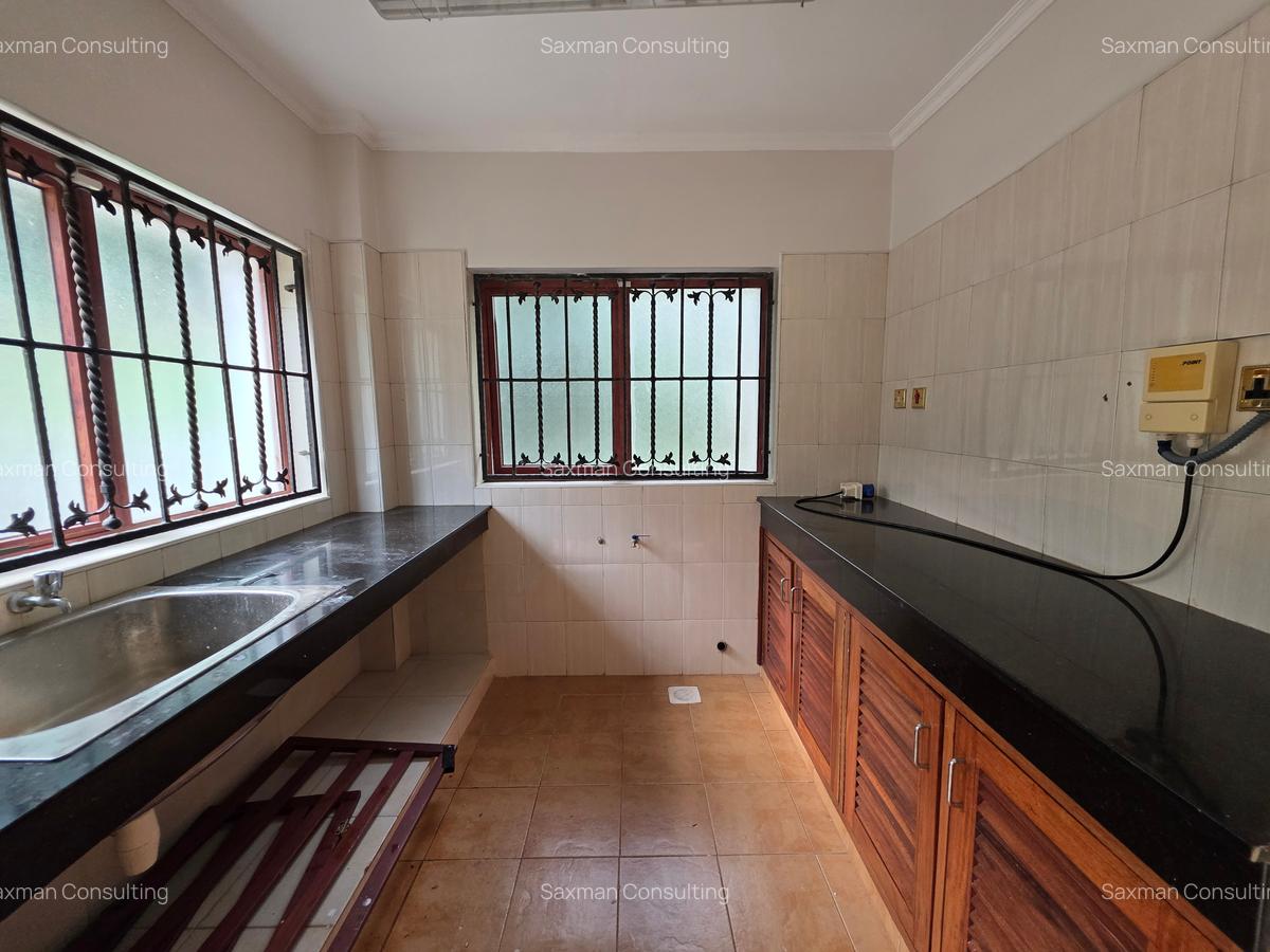5 Bed House with En Suite in Runda - 17