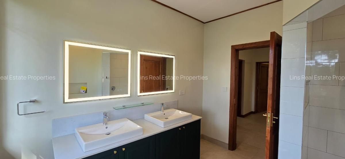 4 Bed House with En Suite in Lavington - 8