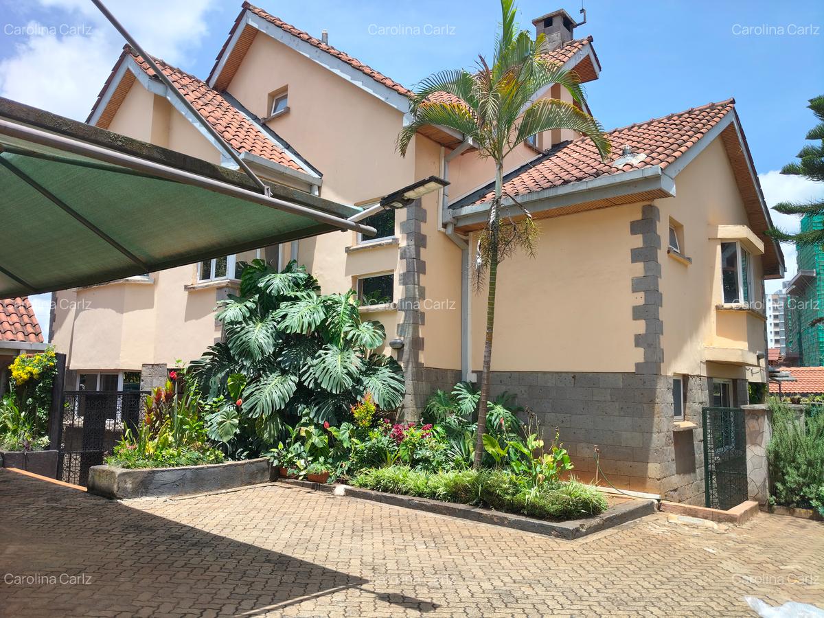 5 Bed Townhouse with En Suite at Spring Valley - 1