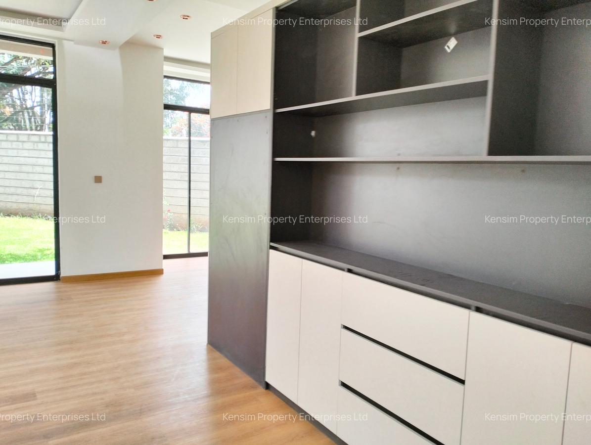 5 Bed Townhouse with En Suite in Lavington - 4