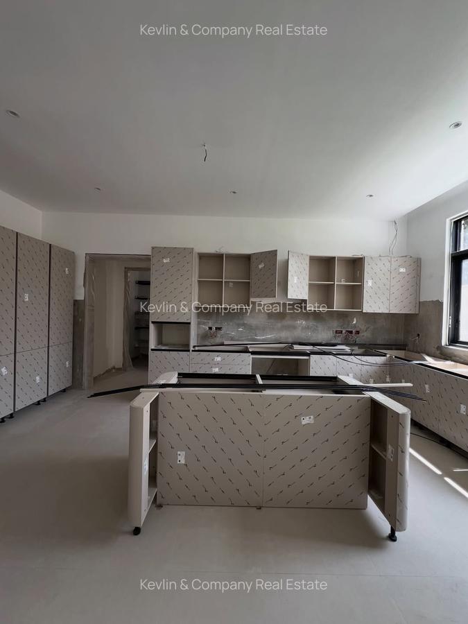 5 Bed Townhouse with En Suite in Lavington - 6