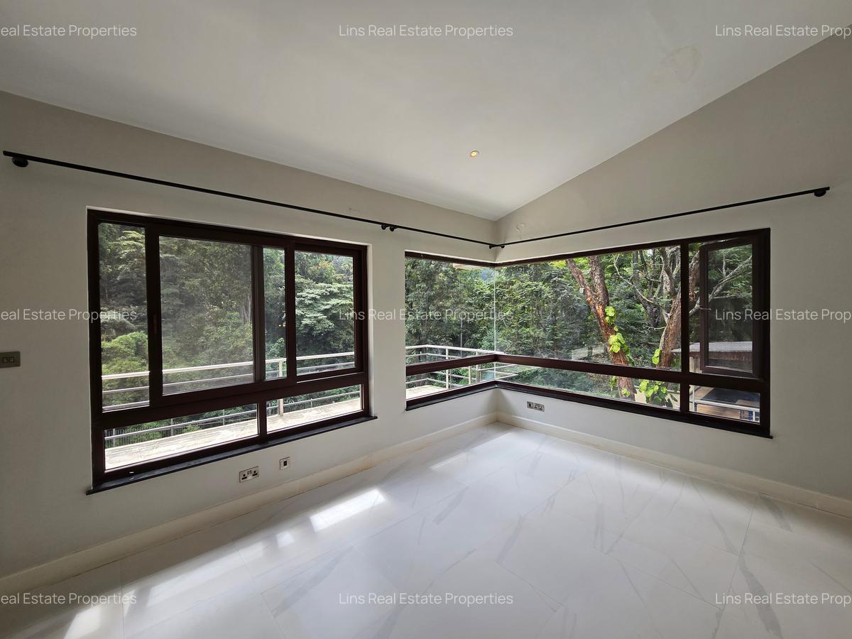 3 Bed Townhouse with En Suite in Spring Valley - 17