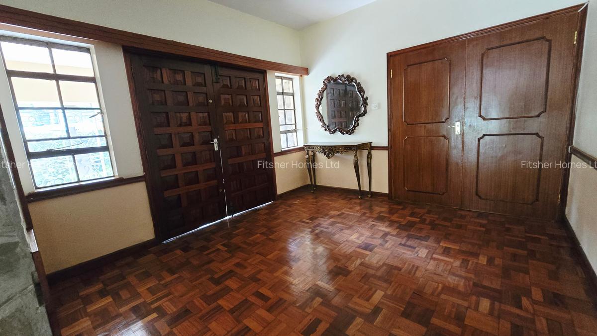 5 Bed House with En Suite in Runda - 19