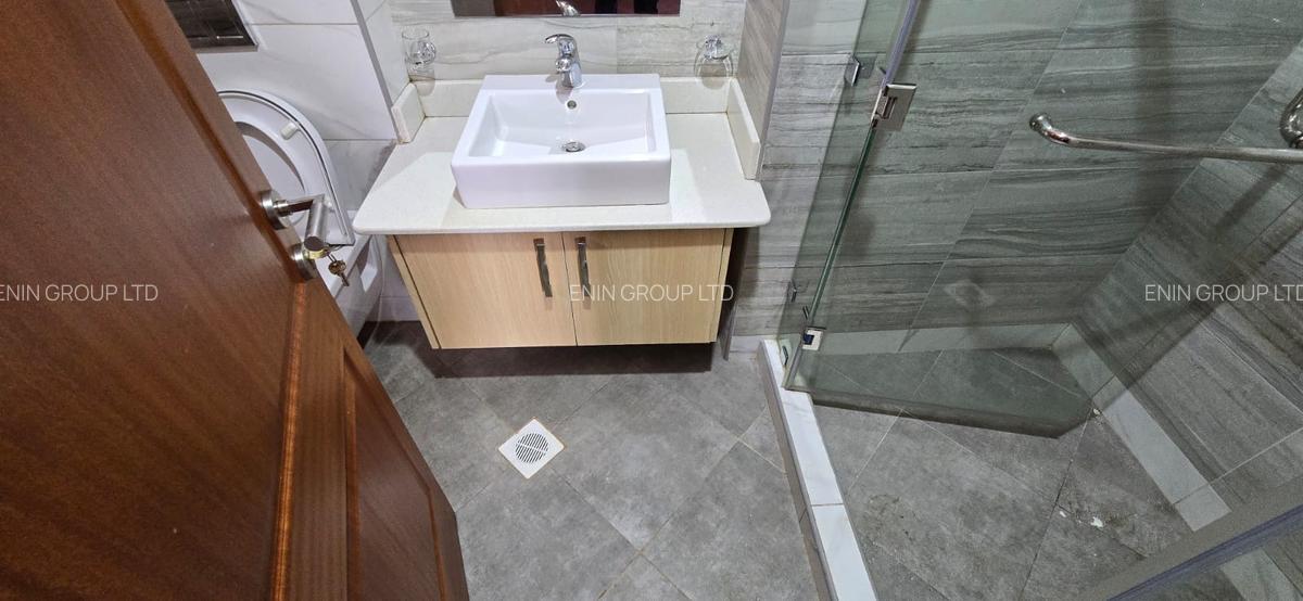 5 Bed Townhouse with En Suite at Convent Drive - 7
