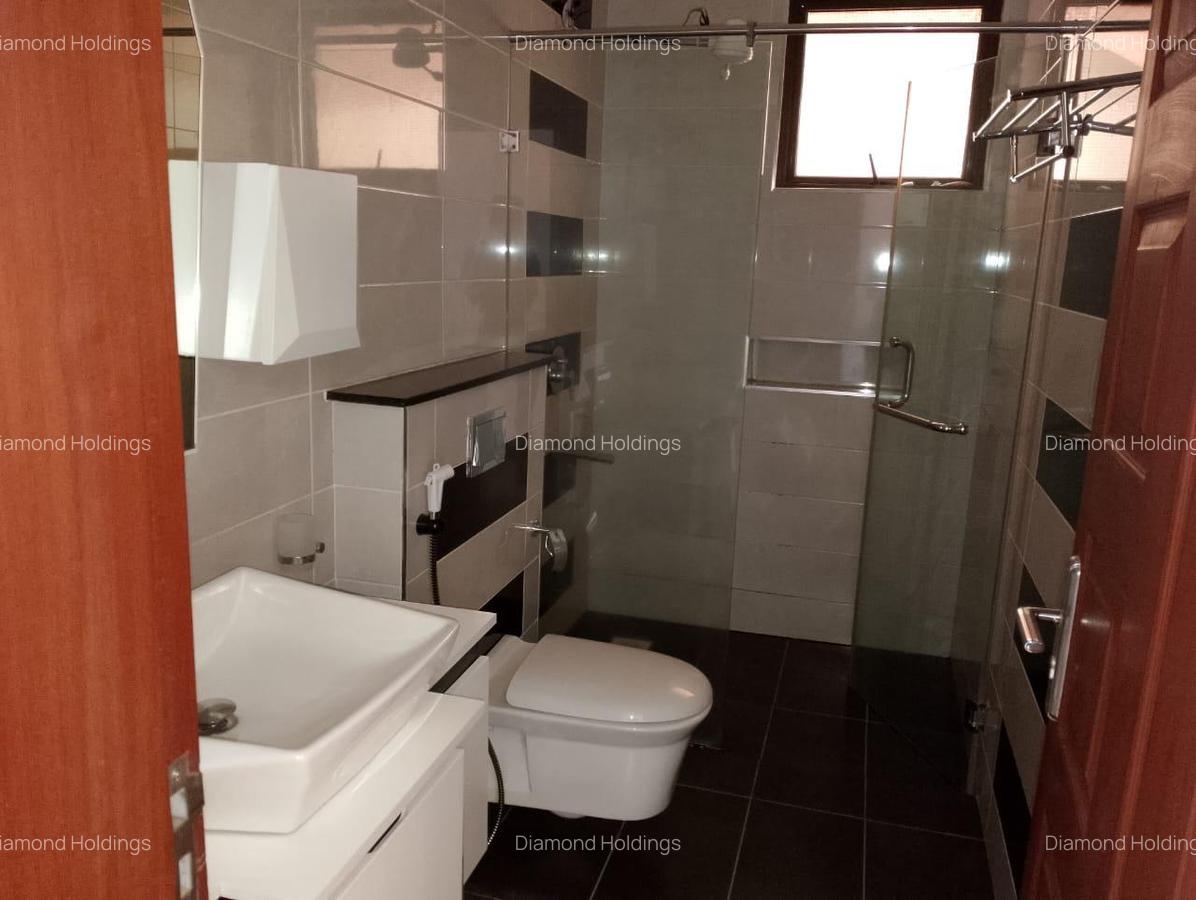 3 Bed Apartment with En Suite at Parklands - 5