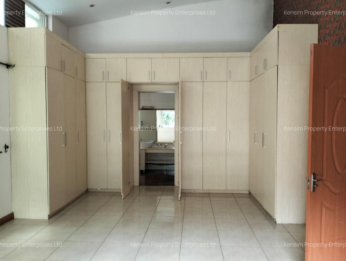 4 Bed Townhouse with En Suite in Riverside - 9