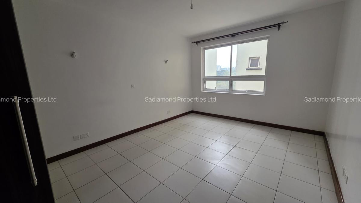 2 Bed Apartment with En Suite in Brookside - 3