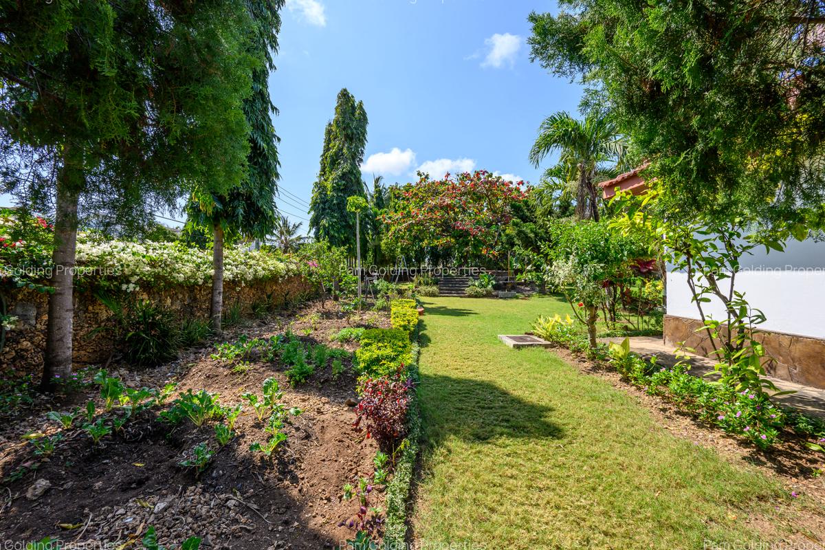4 Bed Townhouse with En Suite at Beach Road - 3