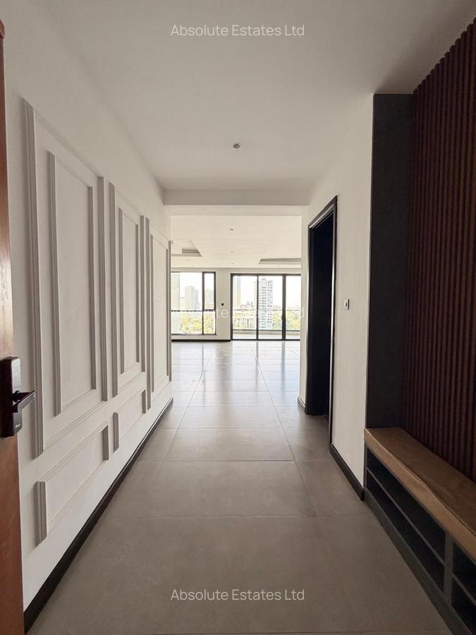 3 Bed Apartment with Swimming Pool in Riverside - 4