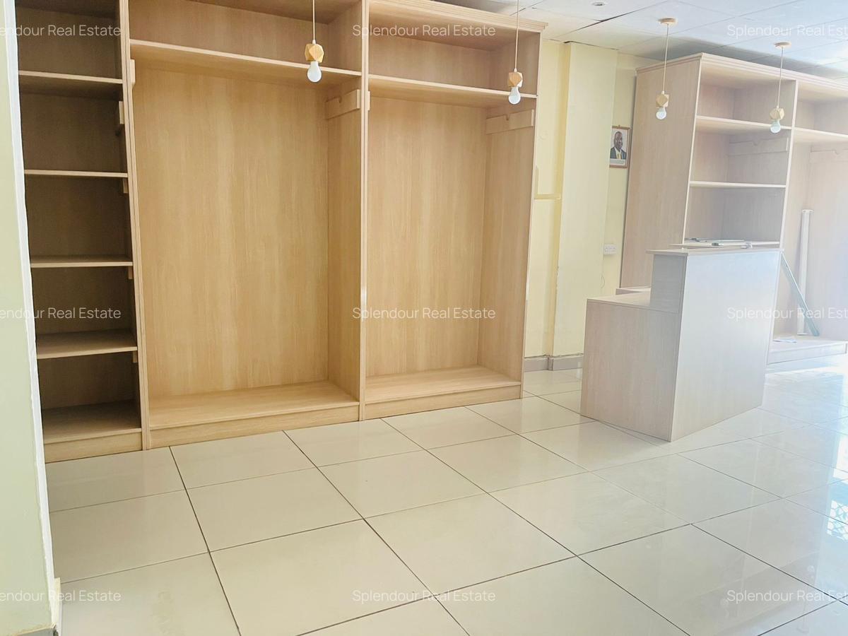 1,000 ft² Commercial Property with Service Charge Included in Parklands - 4