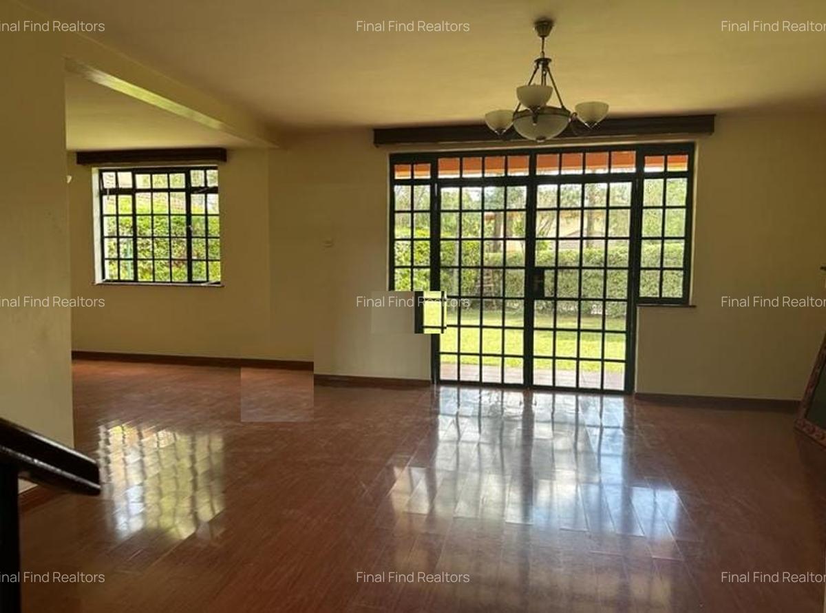 4 Bed Townhouse with En Suite in Ridgeways - 9