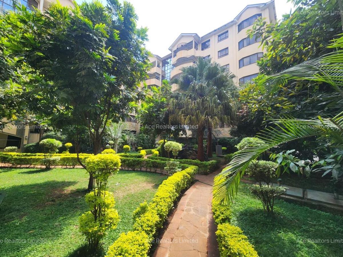 3 Bed Apartment with En Suite at Hatheru Road - 1