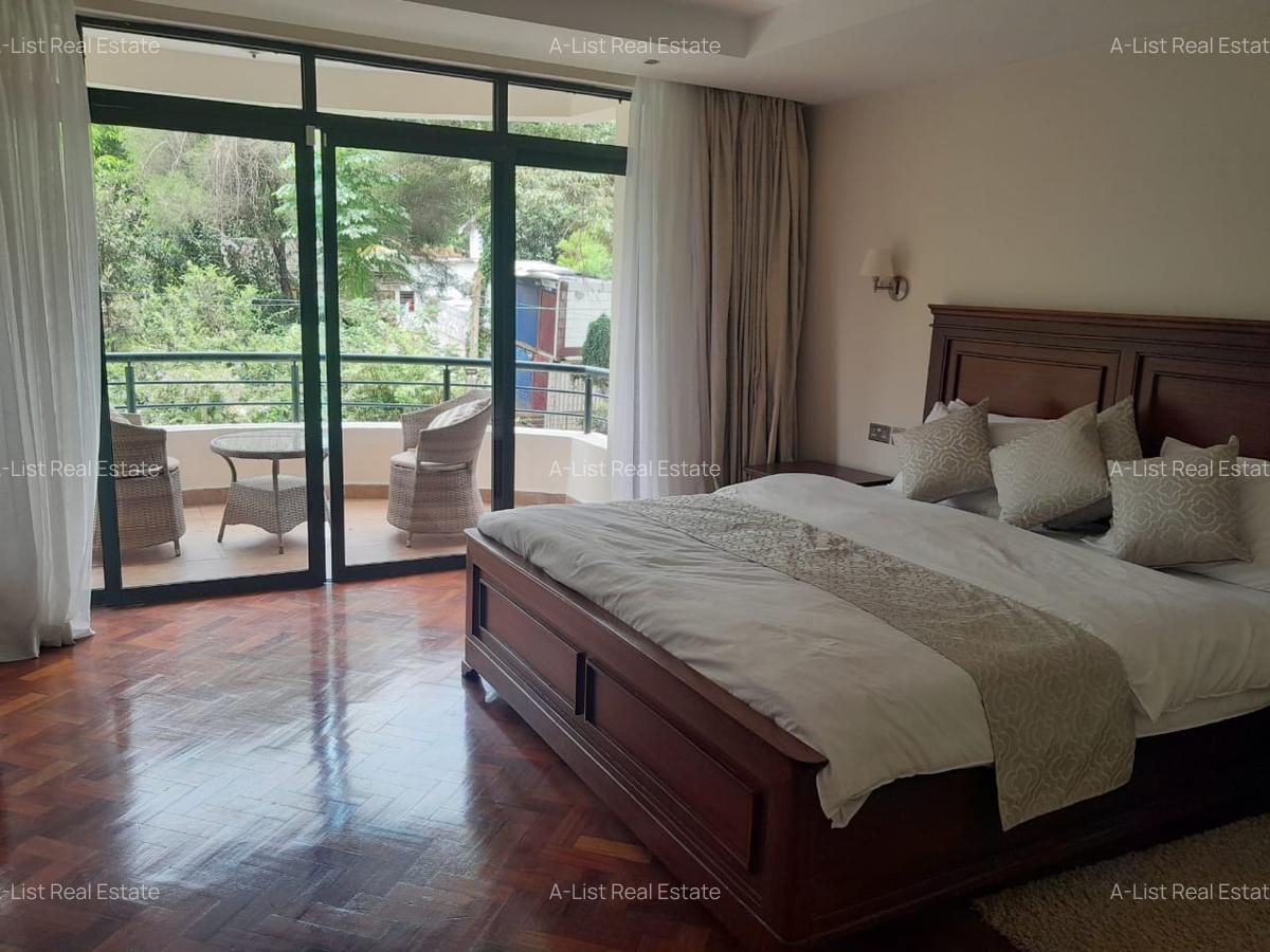3 Bed Apartment with En Suite at Riverside Gardens - 6