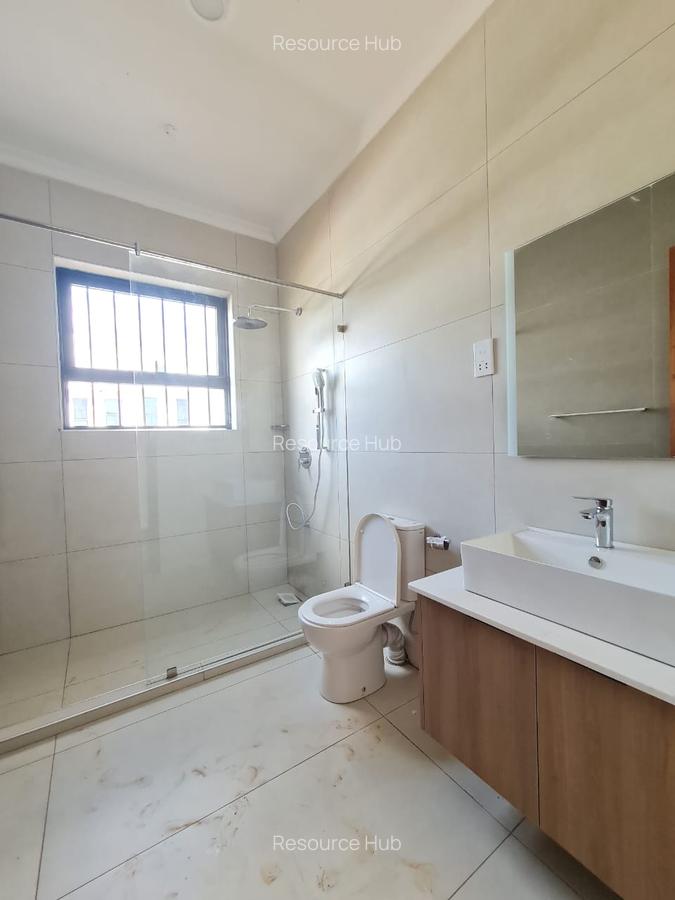 6 Bed House with En Suite at Loresho - 2