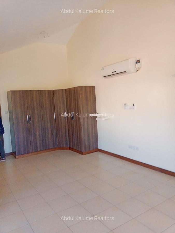 4 Bed Villa with En Suite at Nyali Mombasa - 12