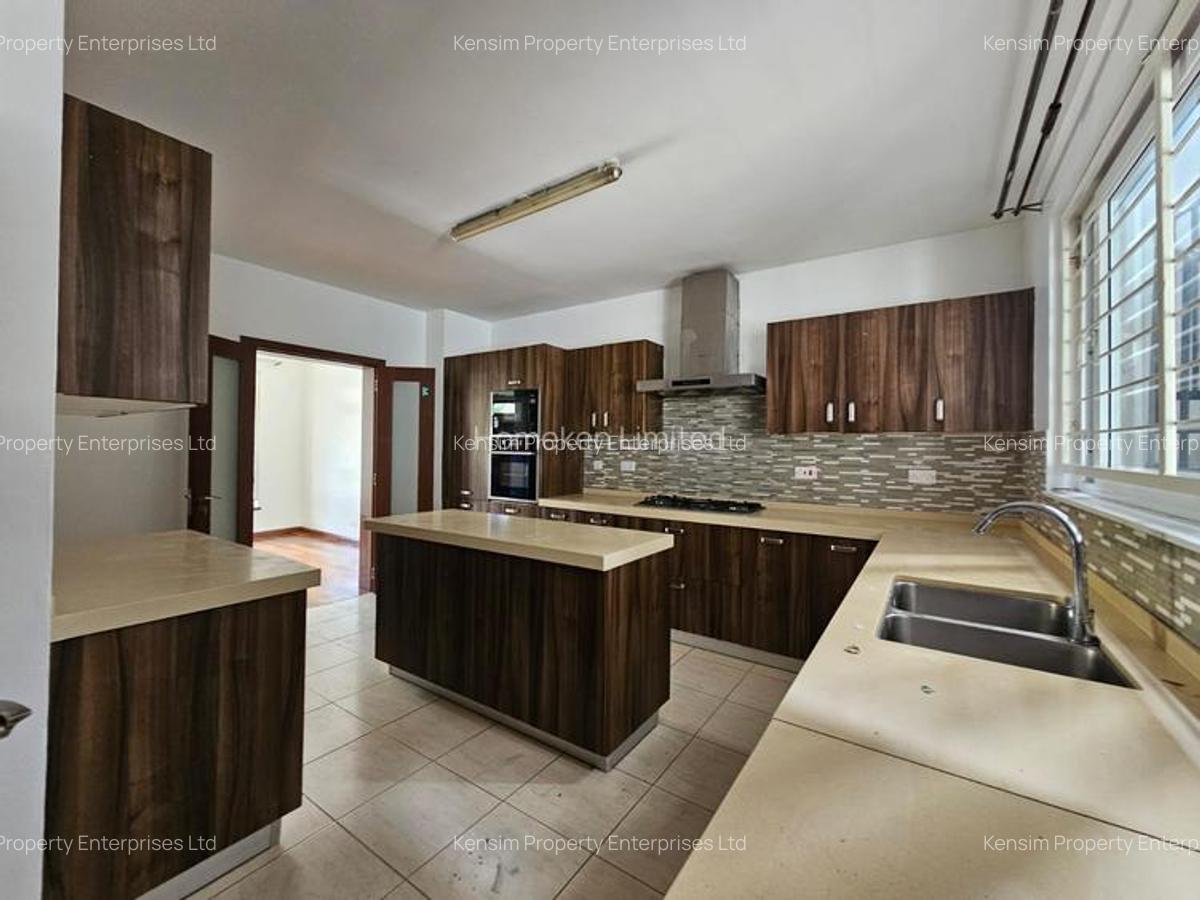 5 Bed Townhouse with En Suite in Lavington - 12