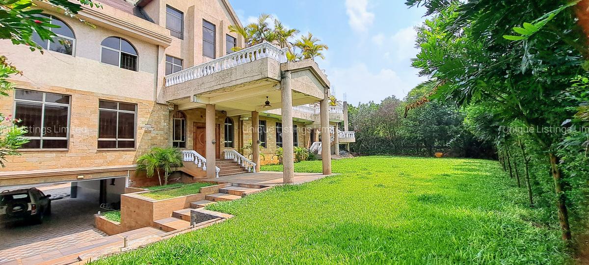 6 Bed House with En Suite in Ridgeways - 3