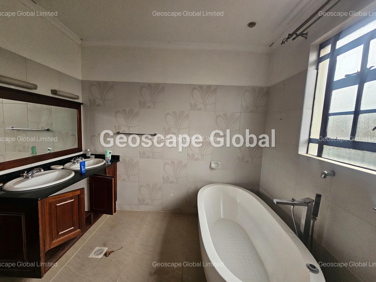 5 Bed Townhouse with En Suite in Lavington - 7