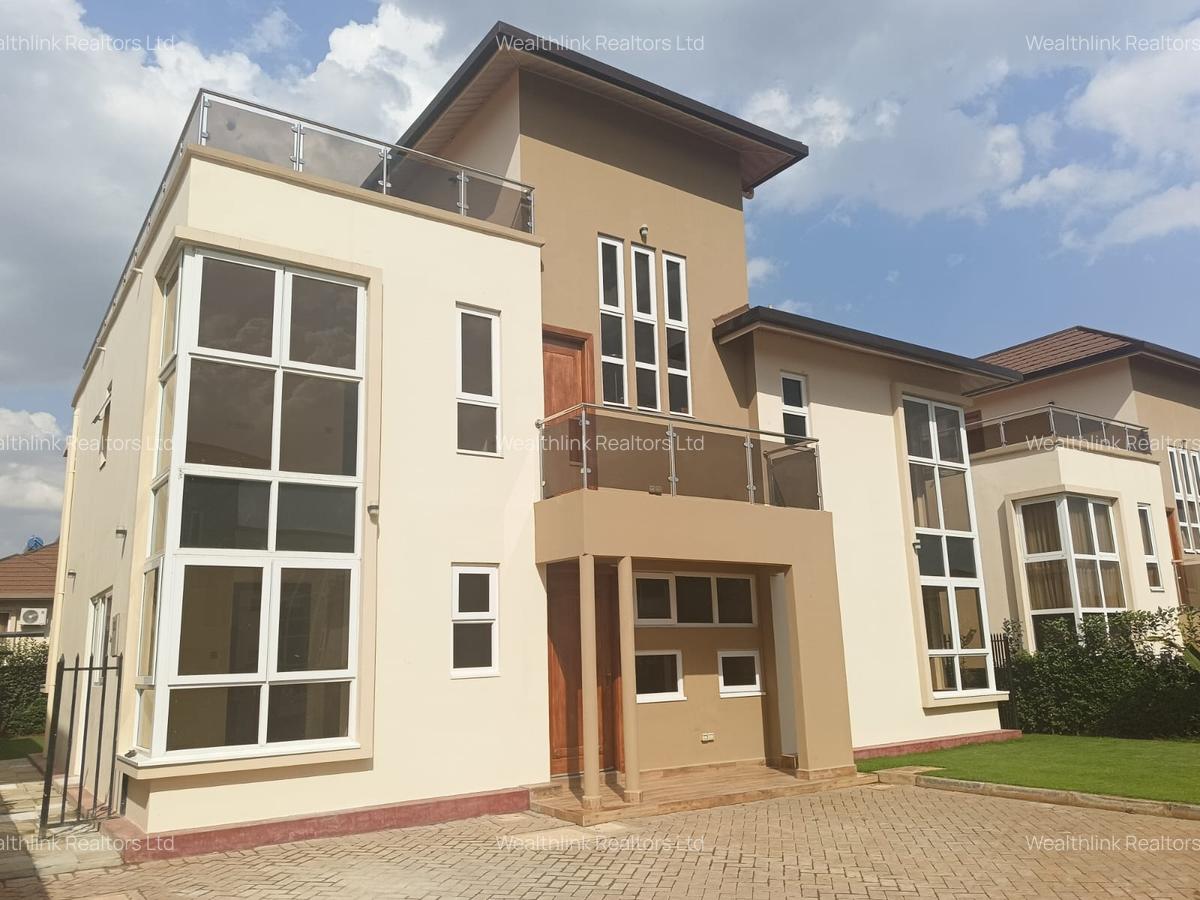 4 Bed Townhouse with En Suite at Iguta Paradise - 1