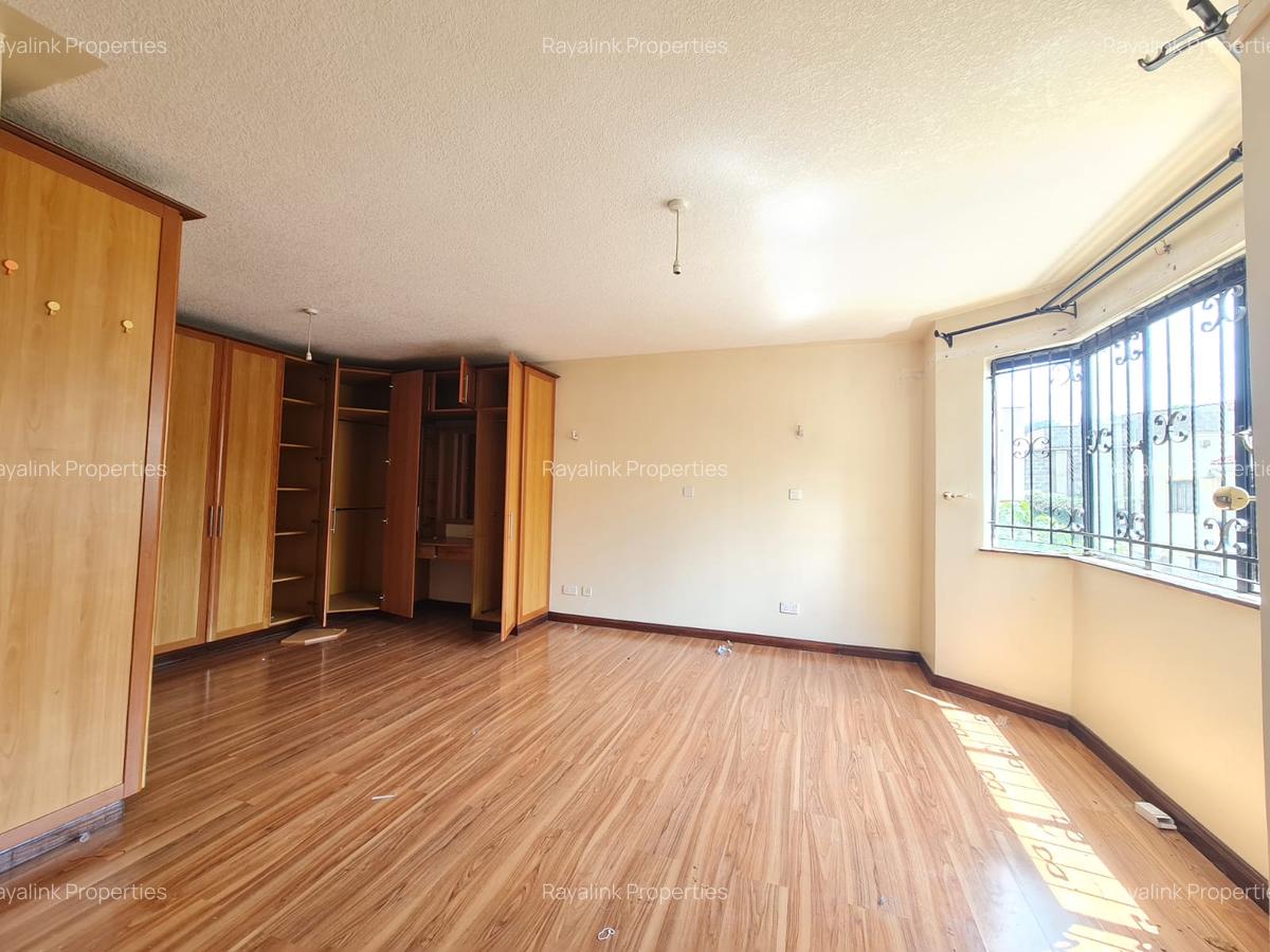 4 Bed Townhouse with En Suite at Off Brookside Drive - 14