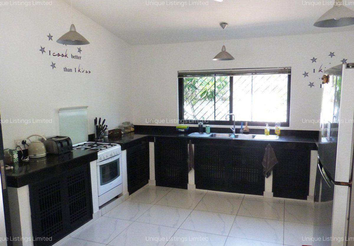 4 Bed House with En Suite in Watamu - 7