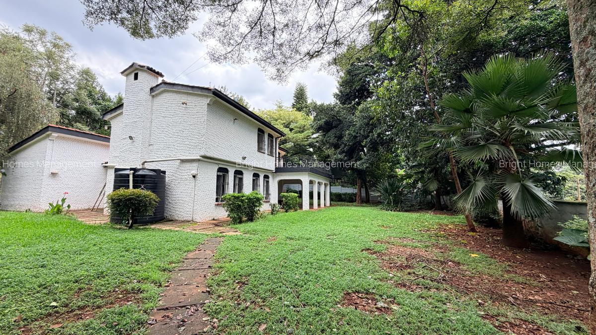 4 Bed Villa with En Suite in Hill View - 14