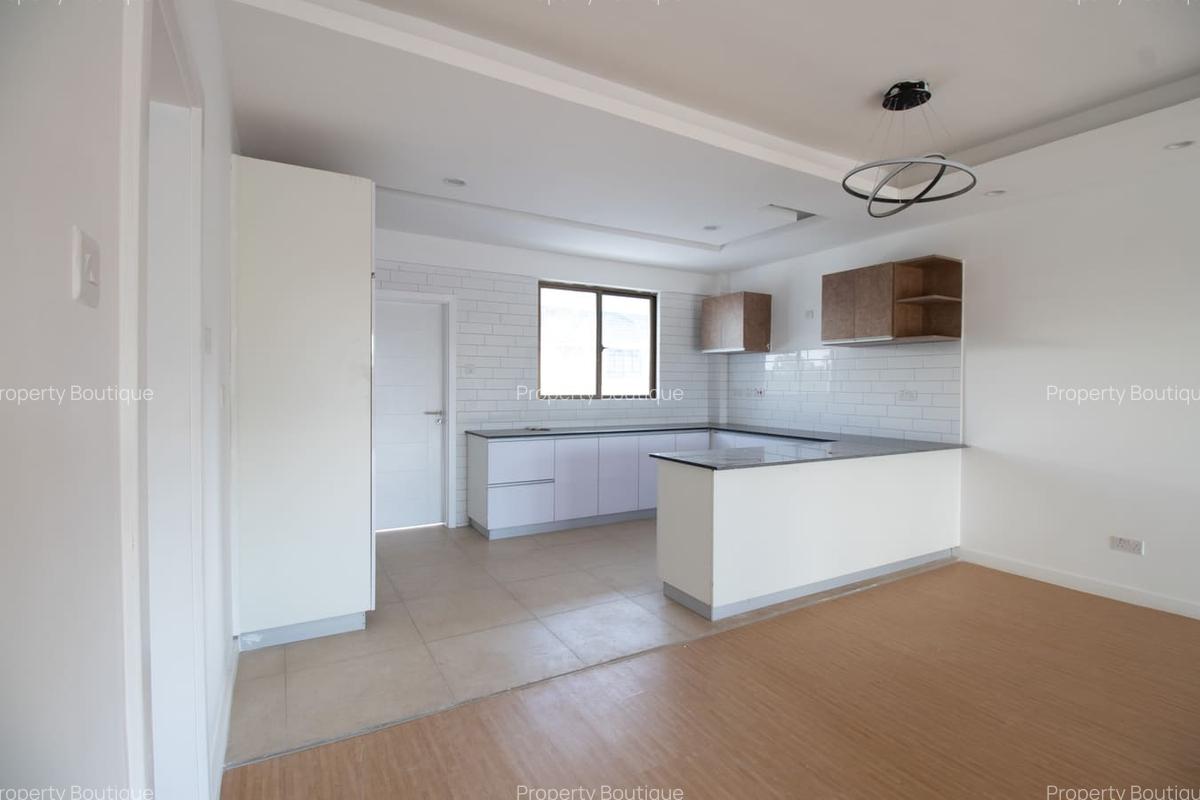 3 Bed Apartment with En Suite at Lavington - 4
