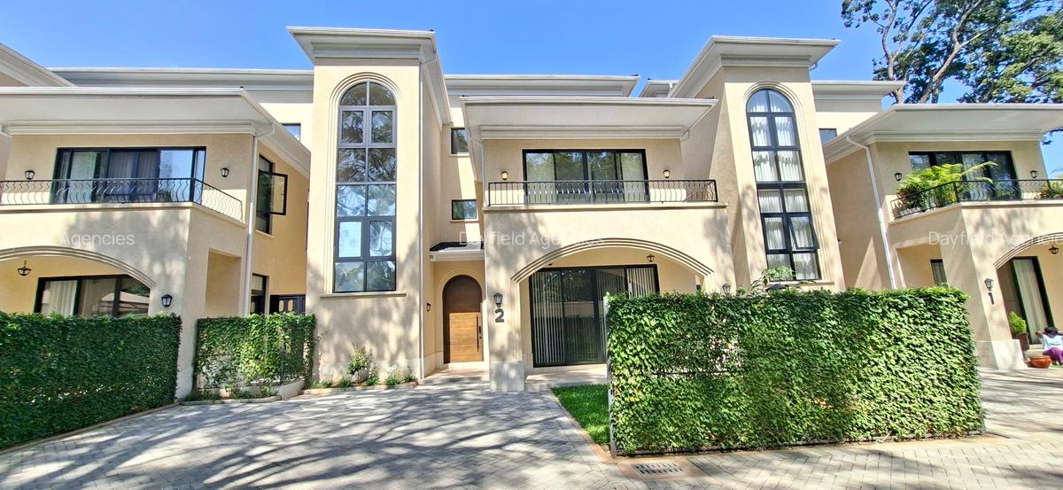 5 Bed House with En Suite in Lavington - 1