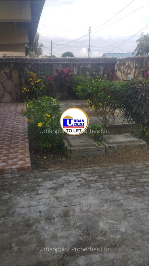2 Bed House with En Suite at Kiembeni - 2