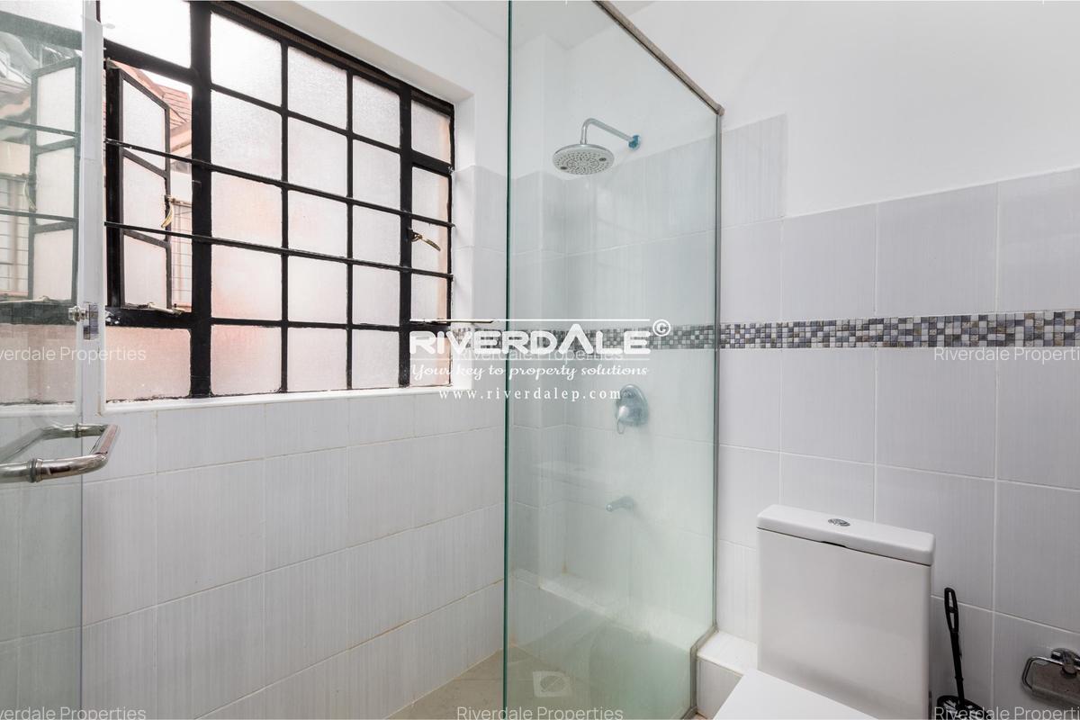 2 Bed Apartment with En Suite in Brookside - 6