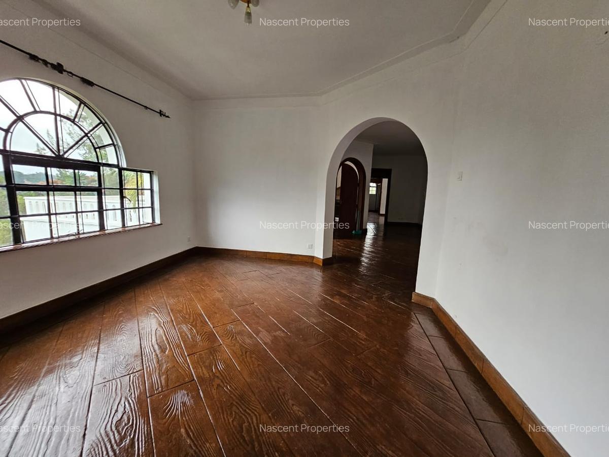 4 Bed House with En Suite in Nyari - 11