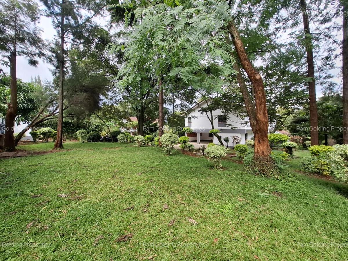 5 Bed House at Ridgeways Lane - 8