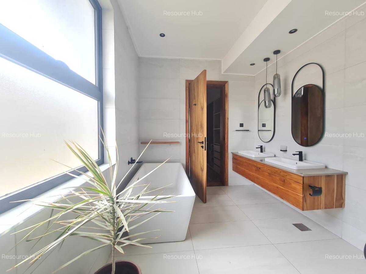 4 Bed Townhouse with En Suite at Loresho - 16