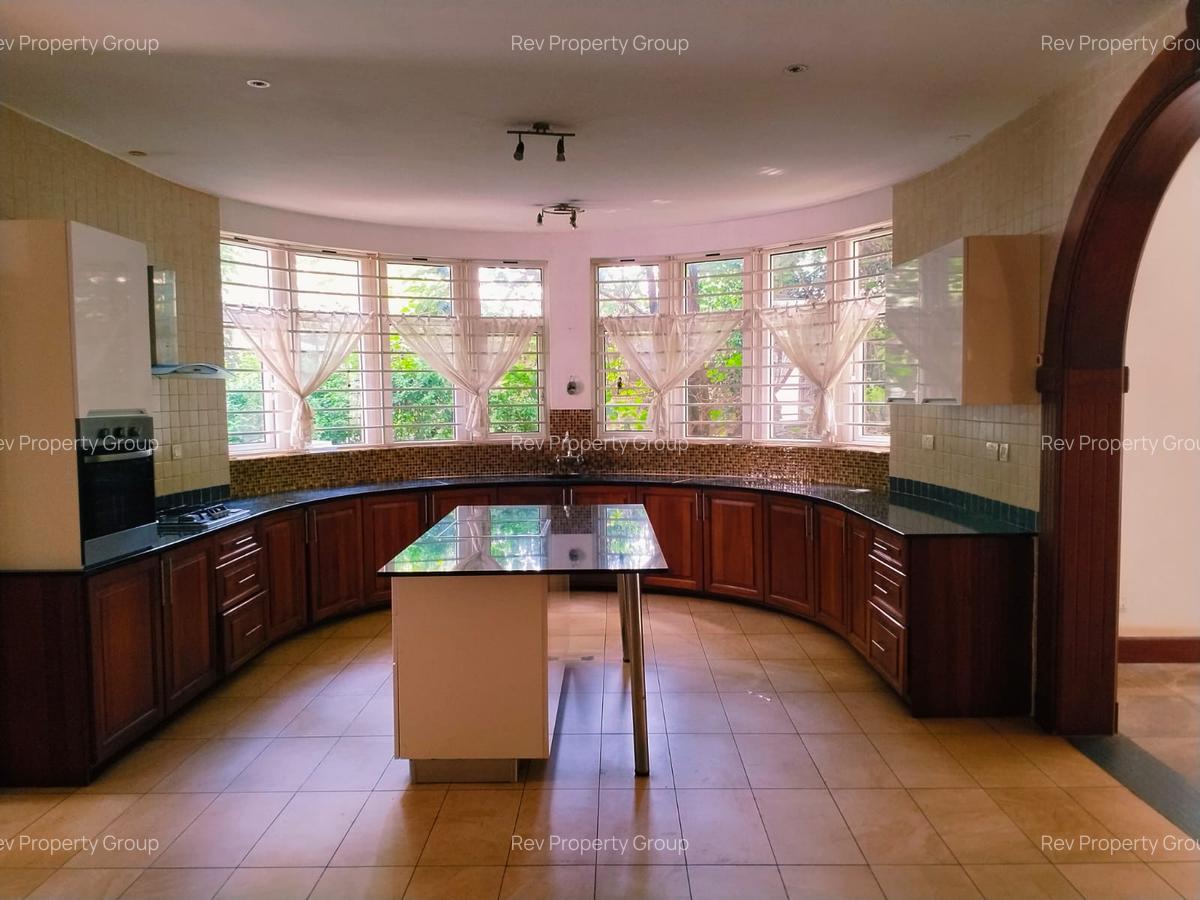 4 Bed Villa with En Suite in Rosslyn - 7