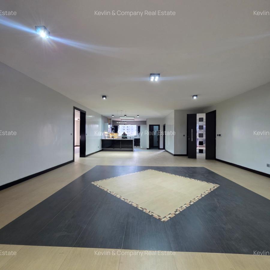 3 Bed Apartment with En Suite in Riverside - 2