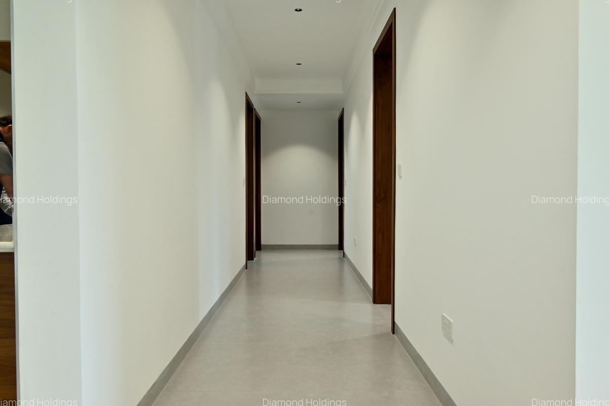 2 Bed Apartment with En Suite in General Mathenge - 7